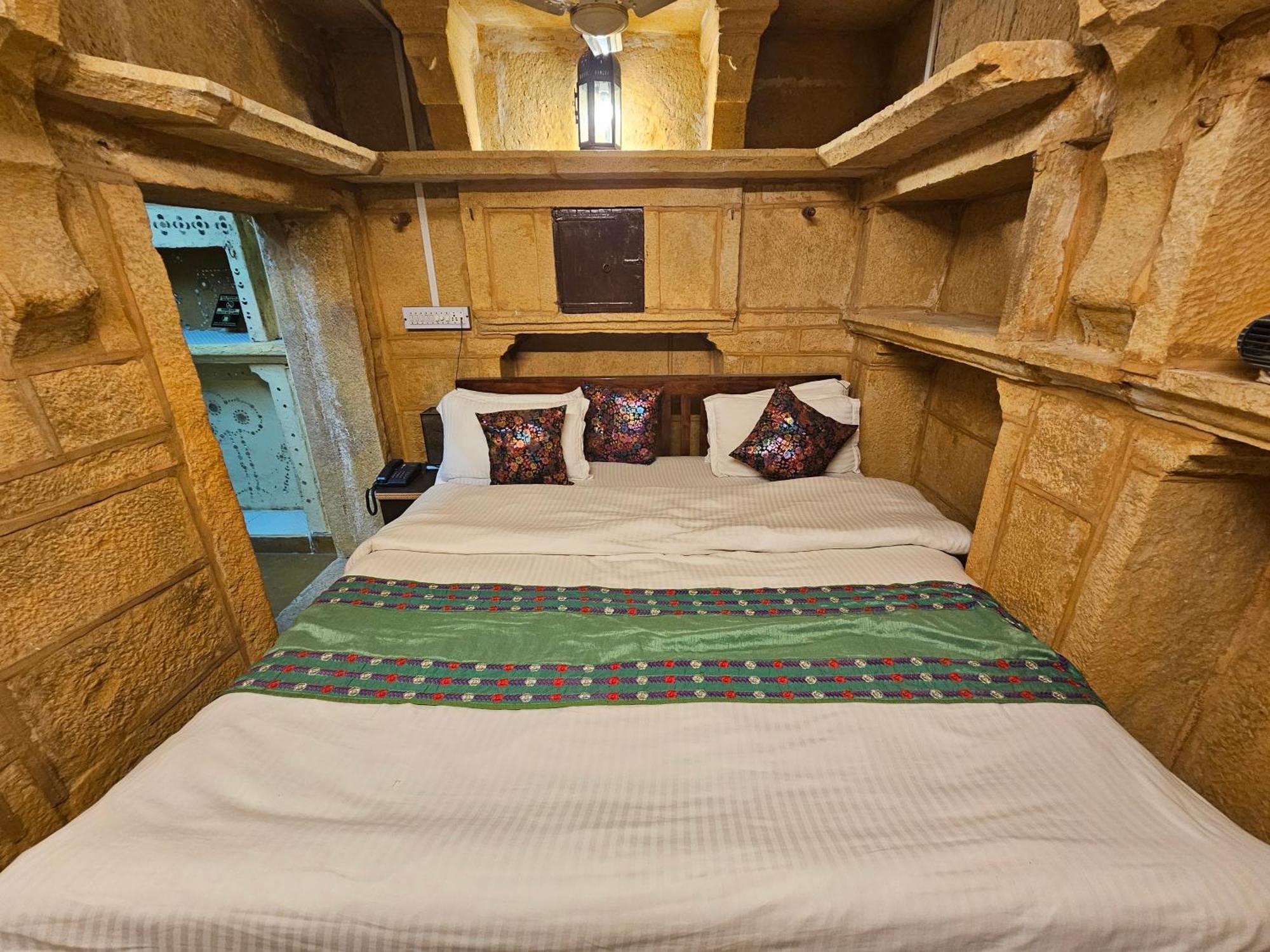 Desert Haveli Guest House Jaisalmer Kamer foto